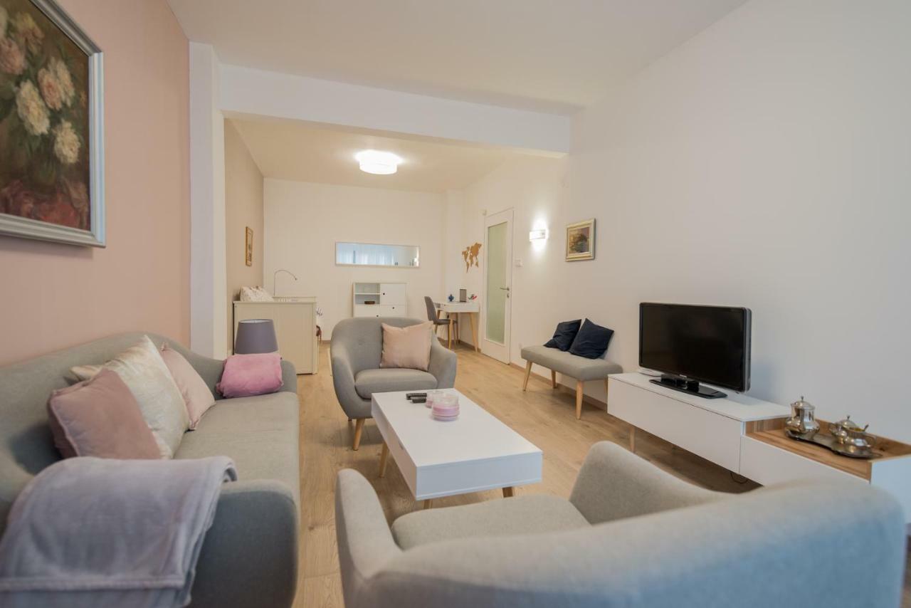 Chic And Spacious Apartment In Central Sofia - Patriarh Evtimiy By Flat Mаnager Kültér fotó
